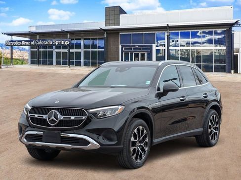 Used 2025 Mercedes-Benz GLC 350e 4MATIC image 3