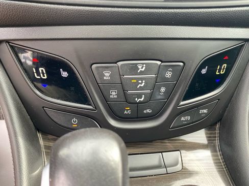 Used 2019 Buick Envision Premium AWD/4WD image 28