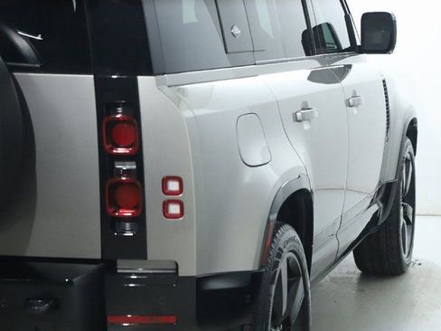 Certified 2024 Land Rover Defender 110 X-Dynamic SE image 8