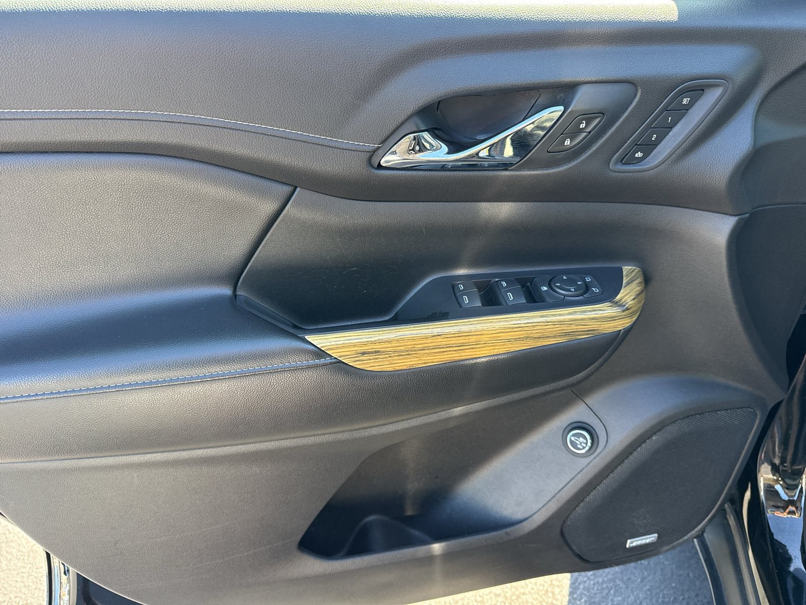 Used 2019 GMC Acadia Denali AWD/4WD image 9