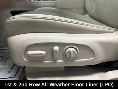 Used 2022 GMC Acadia Denali w/ Denali Technology Package FWD image 11