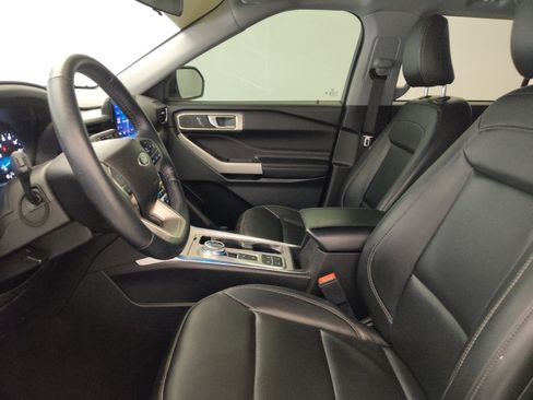 Used 2023 Ford Explorer XLT w/ Equipment Group 202A RWD image 17