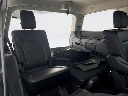 Used 2019 Ford Expedition Platinum image 18