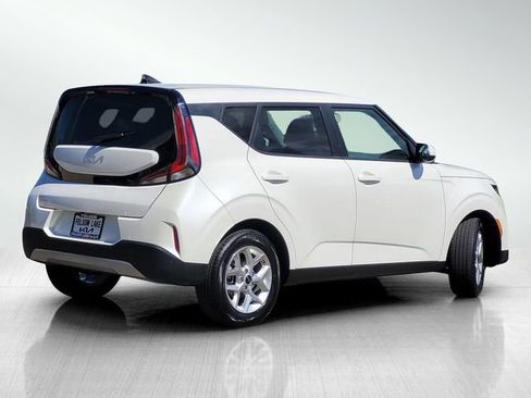 Used 2025 Kia Soul LX w/ LX Technology Package image 4