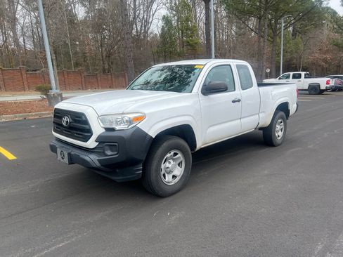 Used 2016 Toyota Tacoma SR image 18