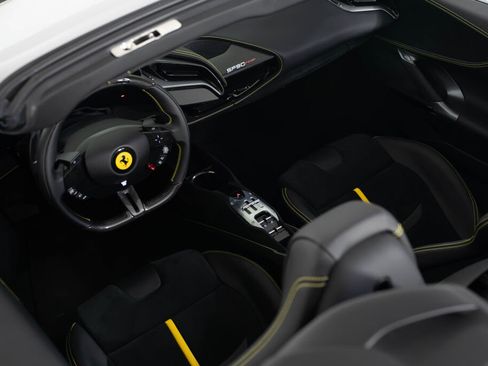 Used 2022 Ferrari SF90 Spider image 29