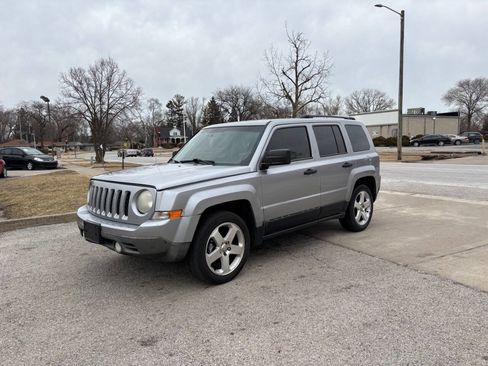 Used 2014 Jeep Patriot Sport image 3