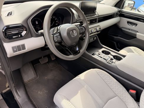 Used 2023 Honda Pilot LX image 2