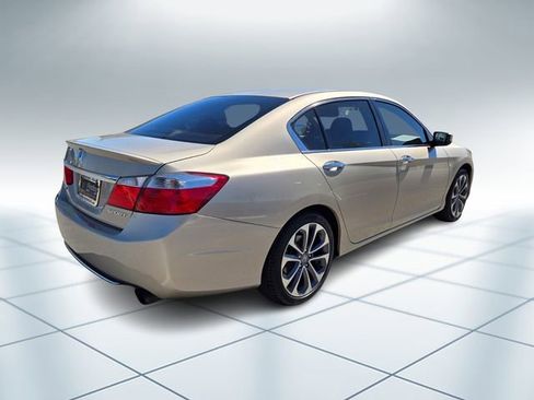 Used 2015 Honda Accord Sport image 4