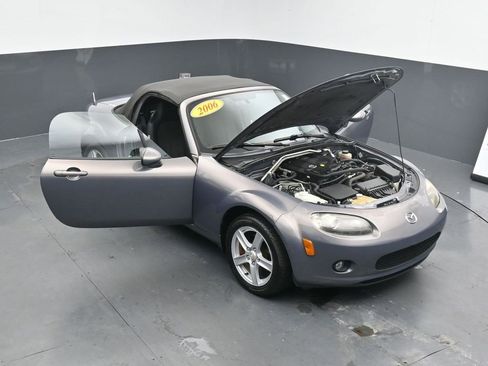 Used 2006 MAZDA MX-5 Miata Touring image 36