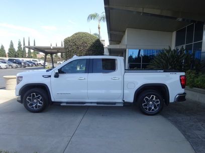 New 2026 GMC Sierra 1500 SLT w/ SLT Premium Package