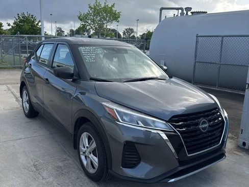 Used 2024 Nissan Kicks S image 3