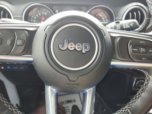 Used 2021 Jeep Wrangler Unlimited Sahara w/ Cold Weather Group AWD/4WD image 31