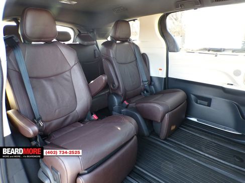 Used 2021 Toyota Sienna Limited image 24