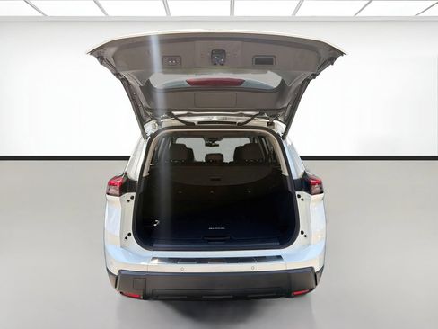 Used 2024 Nissan Rogue SV w/ SV Premium Package FWD image 26
