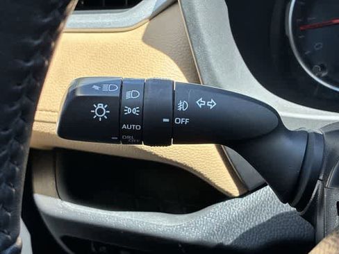 Used 2021 Toyota RAV4 XLE Premium image 29