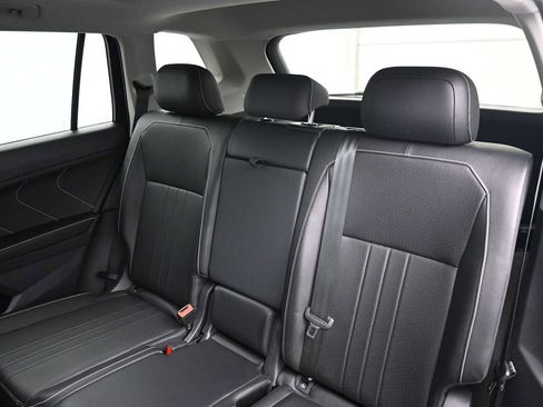 Used 2024 Volkswagen Tiguan SE w/ Panoramic Sunroof Package AWD/4WD image 12