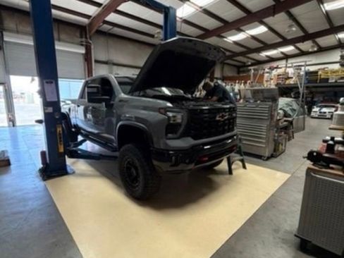 Used 2024 Chevrolet Silverado 2500 ZR2 w/ Technology Package AWD/4WD image 3