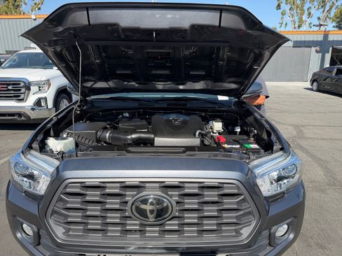 Used 2020 Toyota Tacoma TRD Sport w/ Technology Package RWD image 16