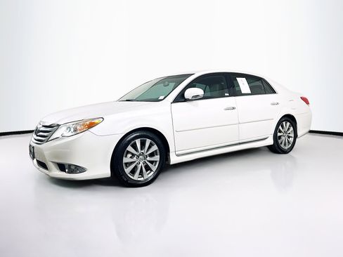 Used 2012 Toyota Avalon Limited image 3