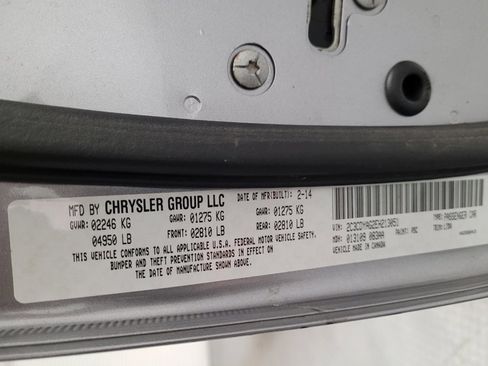 Used 2014 Dodge Challenger SXT image 33