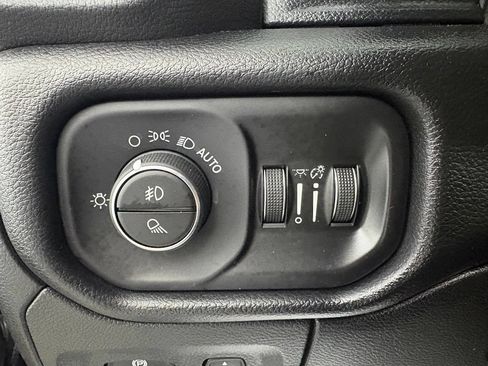 Used 2019 RAM 1500 Laramie w/ Sport Appearance Package AWD/4WD image 17