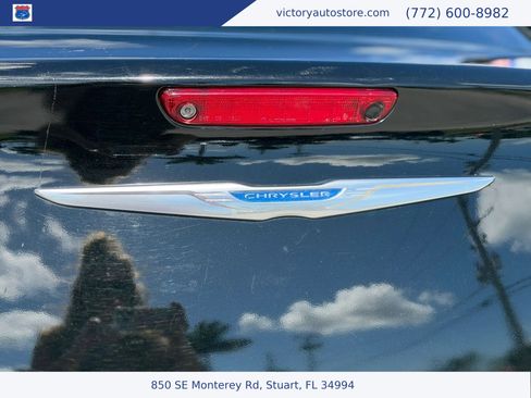 Used 2017 Chrysler 300 Limited AWD/4WD image 14
