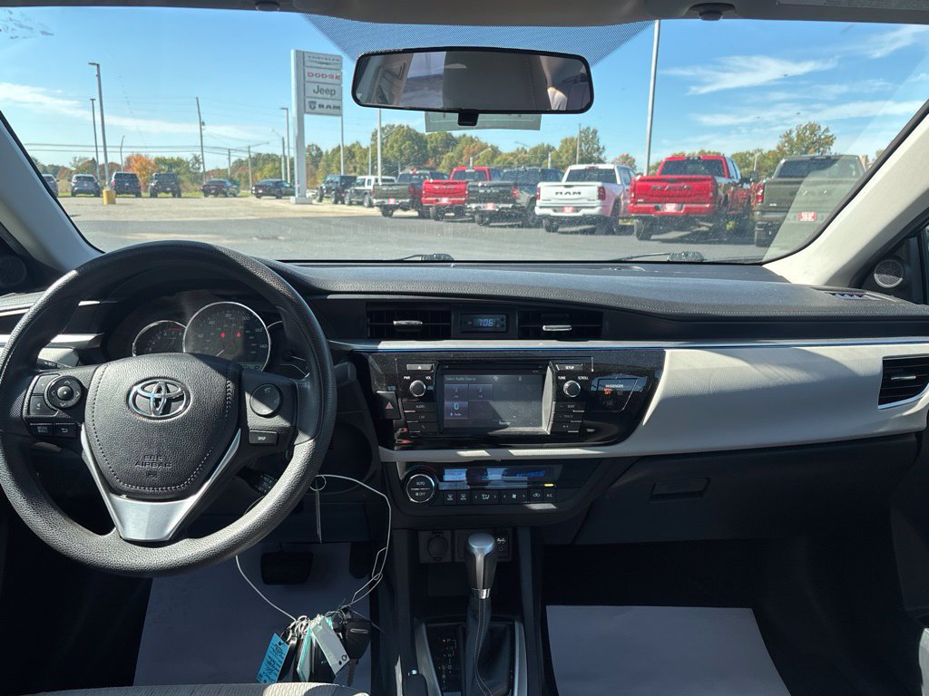 Used 2015 Toyota Corolla LE FWD image 29