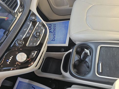 Used 2017 Chrysler Pacifica Touring-L Plus image 15