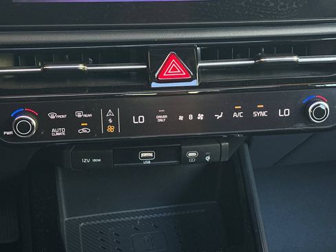 Certified 2025 Kia Niro FWD image 21