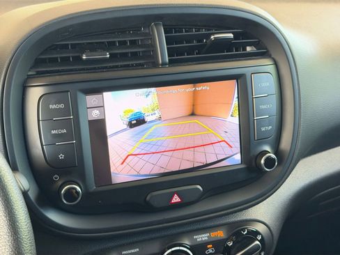 Used 2025 Kia Soul LX w/ LX Technology Package FWD image 22