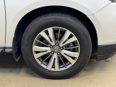 Used 2020 Nissan Pathfinder S image 4