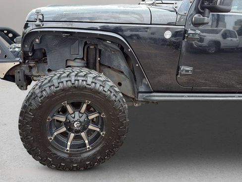 Used 2015 Jeep Wrangler Unlimited Sahara AWD/4WD image 18