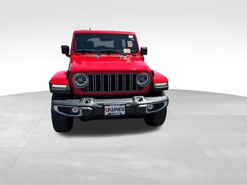 Used 2025 Jeep Wrangler Unlimited Sahara AWD/4WD image 4