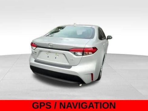 Used 2025 Toyota Corolla LE image 7