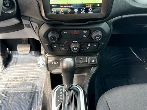 Used 2022 Jeep Renegade Latitude image 32