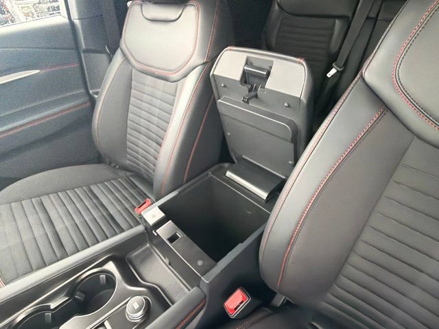 Used 2026 Ford Explorer ST-Line w/ ST-Line Street Pack AWD/4WD image 33