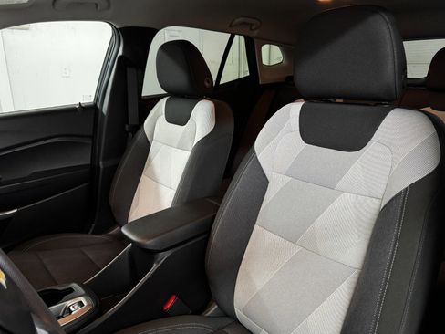 Used 2025 Chevrolet Trax LS image 19