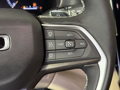 New 2025 Jeep Grand Cherokee L Limited w/ Luxury Tech Group II AWD/4WD image 15