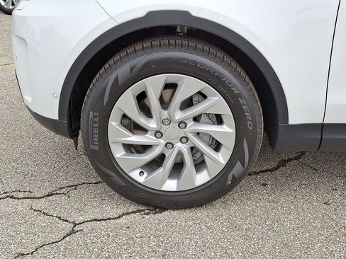 Certified 2025 Land Rover Discovery S image 16