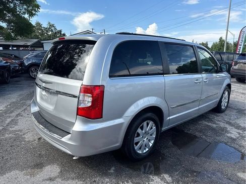 Used 2012 Chrysler Town & Country Touring-L w/ Entertainment Group #2 FWD image 5