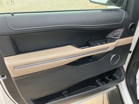 Used 2024 Ford Expedition Max Limited image 9