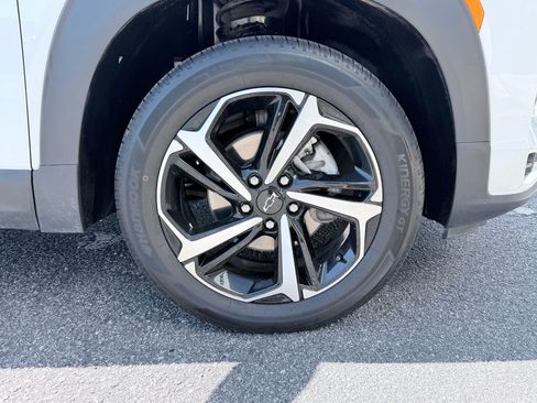 Used 2023 Chevrolet TrailBlazer RS w/ Sun and Liftgate Package AWD/4WD image 37