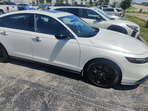 Used 2025 Honda Accord SE image 17