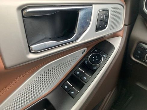 Used 2024 Ford Explorer King Ranch w/ Technology Package AWD/4WD image 22