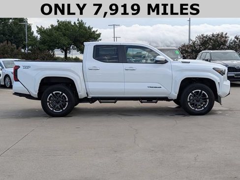 Used 2025 Toyota Tacoma TRD Sport AWD/4WD image 4