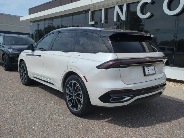 Used 2025 Lincoln Nautilus Reserve AWD/4WD image 4