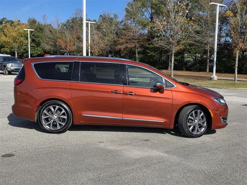 Used 2018 Chrysler Pacifica Limited w/ Tire & Wheel Group image 45
