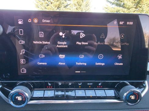 Used 2024 Chevrolet Colorado Z71 w/ Z71 Convenience Package 2 AWD/4WD image 17
