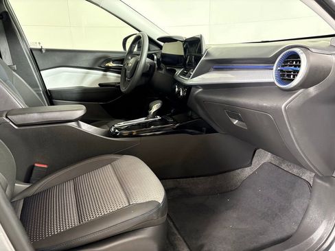 Used 2024 Chevrolet Trax LT image 17